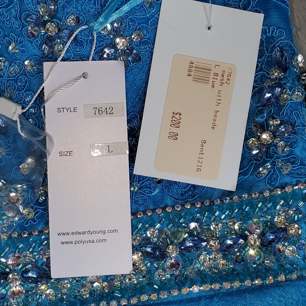 Dress - Picture 5 of 8